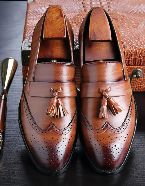 Load image into Gallery viewer, Classic Leather Tassel Loafers
